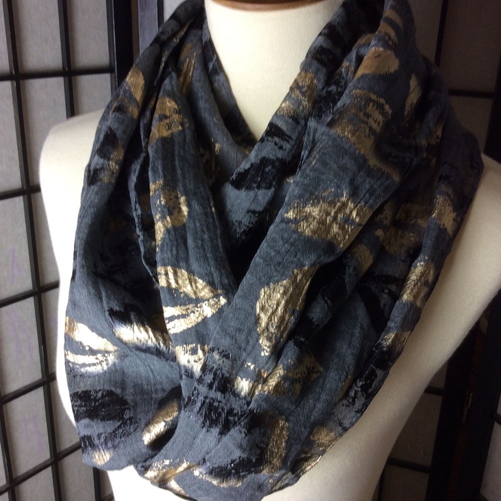 Infinity Scarf in Black, Gray, & Gold Lip Motif!